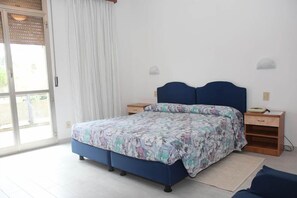 Phòng đôi | Minibar, két bảo mật tại phòng, bàn 