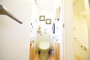 Apartment | Bathroom