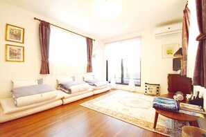 Iron/ironing board, free WiFi, bed sheets