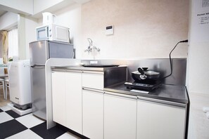 Huoneisto | Yksityinen keittonurkkaus | Jääkaappi, mikroaaltouuni, liesi, vedenkeitin