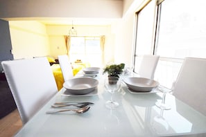 Appartement | Repas dans la chambre