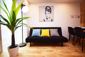 Apartment | Living area | TV
