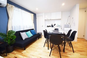 Apartment | Wohnbereich | Fernseher