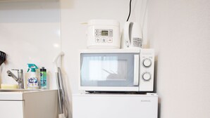 Apartment | Mini fridge - Oval Tokyo Minami Ikebukuro 202 (Tokyo)