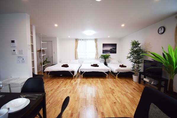 Apartment | Living area | TV