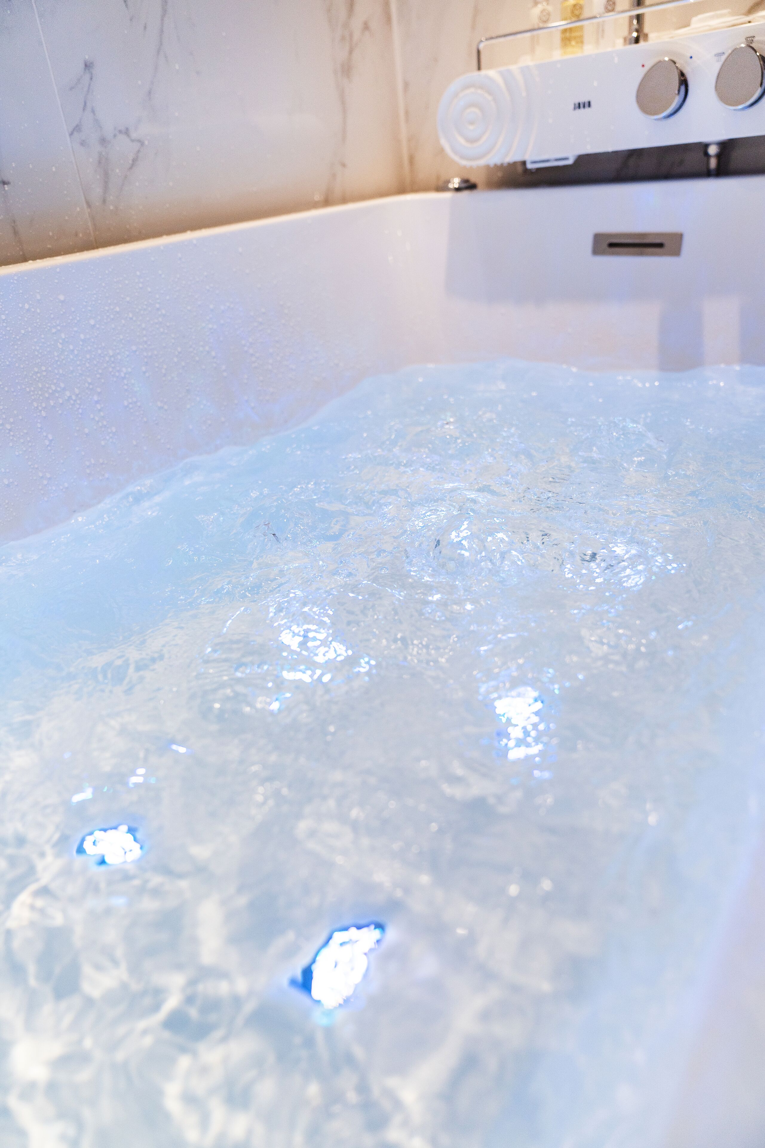 deluxe double room (spa) | jetted bathtub