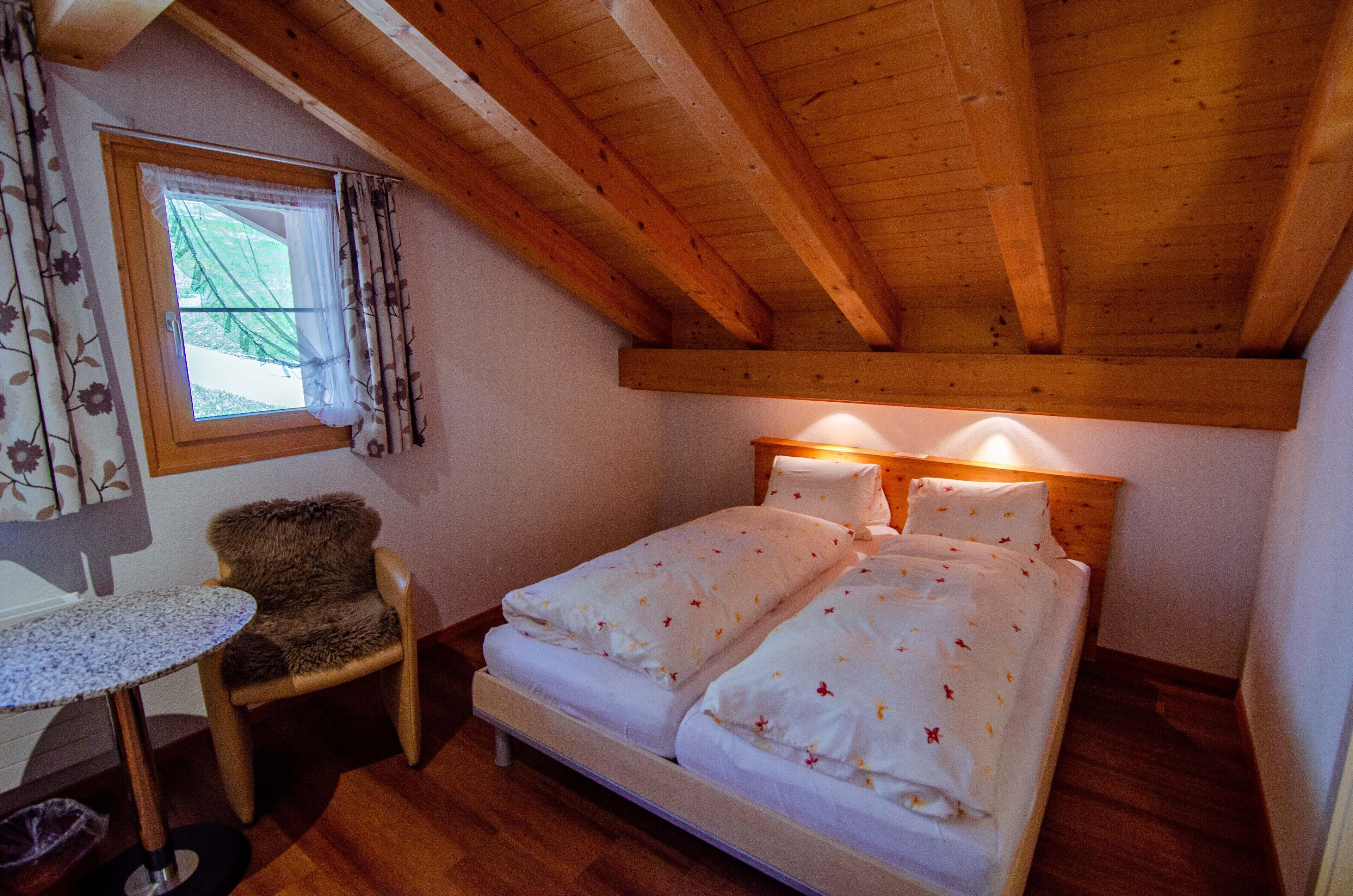 Chambre Double Standard | Bureau, lits bébé (en supplément), lits pliants/supplémentaires