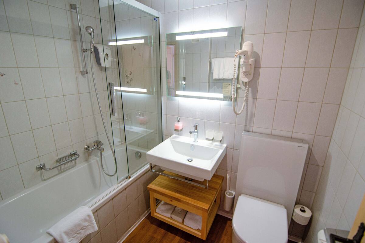 superior double room | bathroom | hair dryer, towels, soap, shampoo