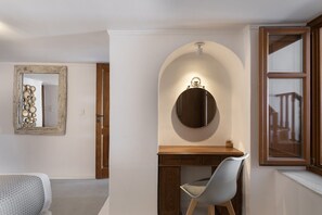 Villa, Whirlpool, Meerblick | 4 Schlafzimmer, Zimmersafe, schallisolierte Zimmer