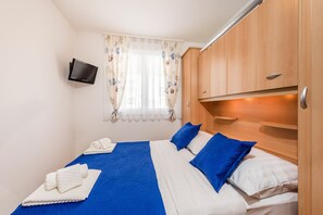 1 habitación, tabla de planchar con plancha, wifi y ropa de cama 
