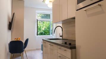 Luxury Studio (6) | Private kitchen | Espresso maker, electric kettle