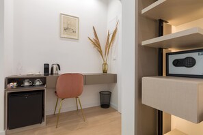 Luxury Double or Twin Room (5) | Premium bedding, down comforters, minibar, in-room safe - Luxury Rooms Green Park (Split)