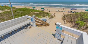 Beach nearby - 5 Bedrooms with a Hot Tub at Ships Watch! (Duck)