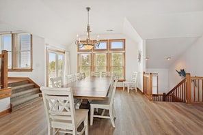 Dining - 5 Bedrooms with a Hot Tub at Ships Watch! (Duck)