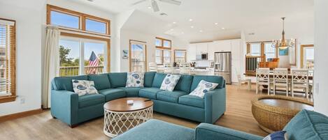 TV, peis, DVD-spiller og stereoanlegg