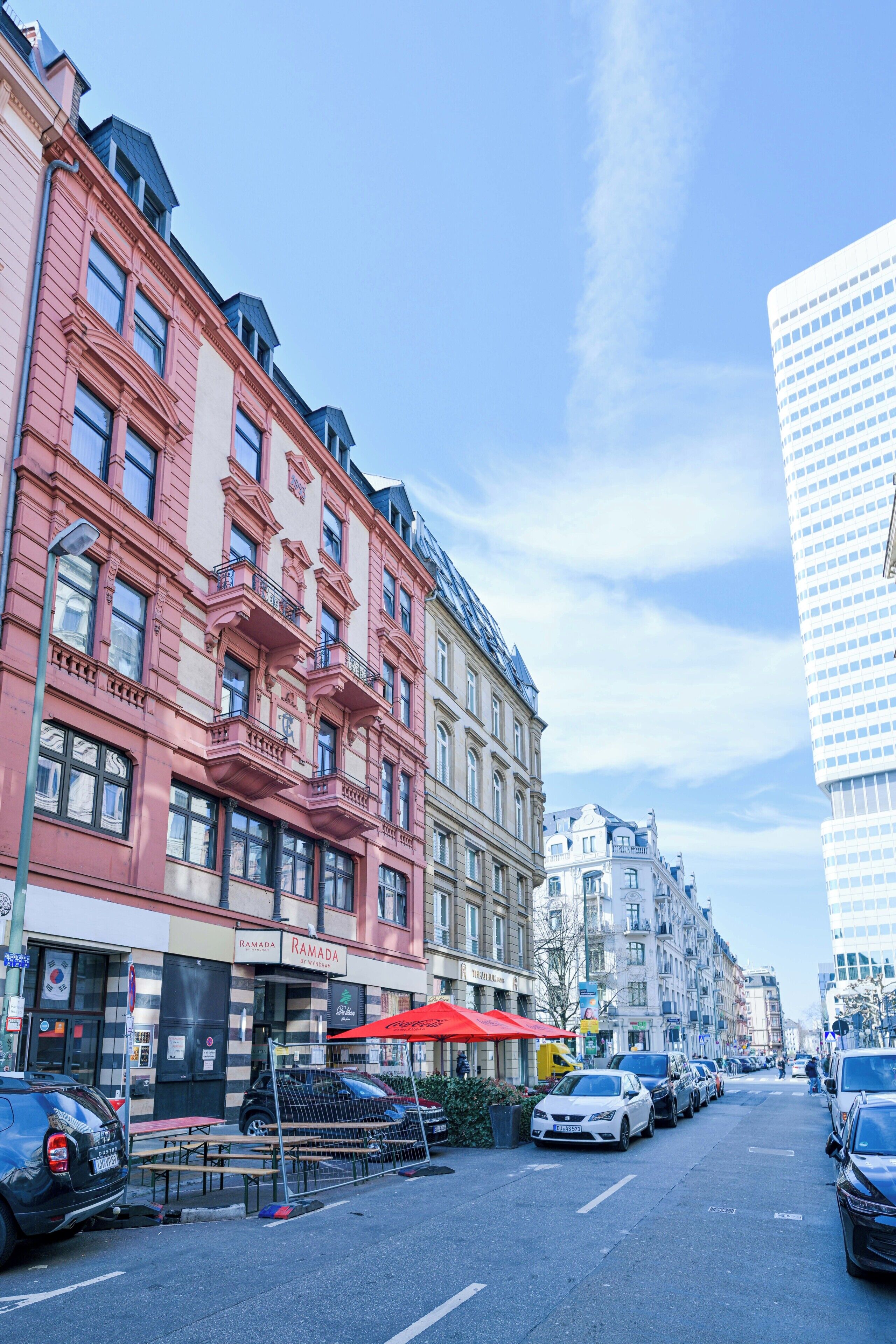 Vista frontal de la propiedad