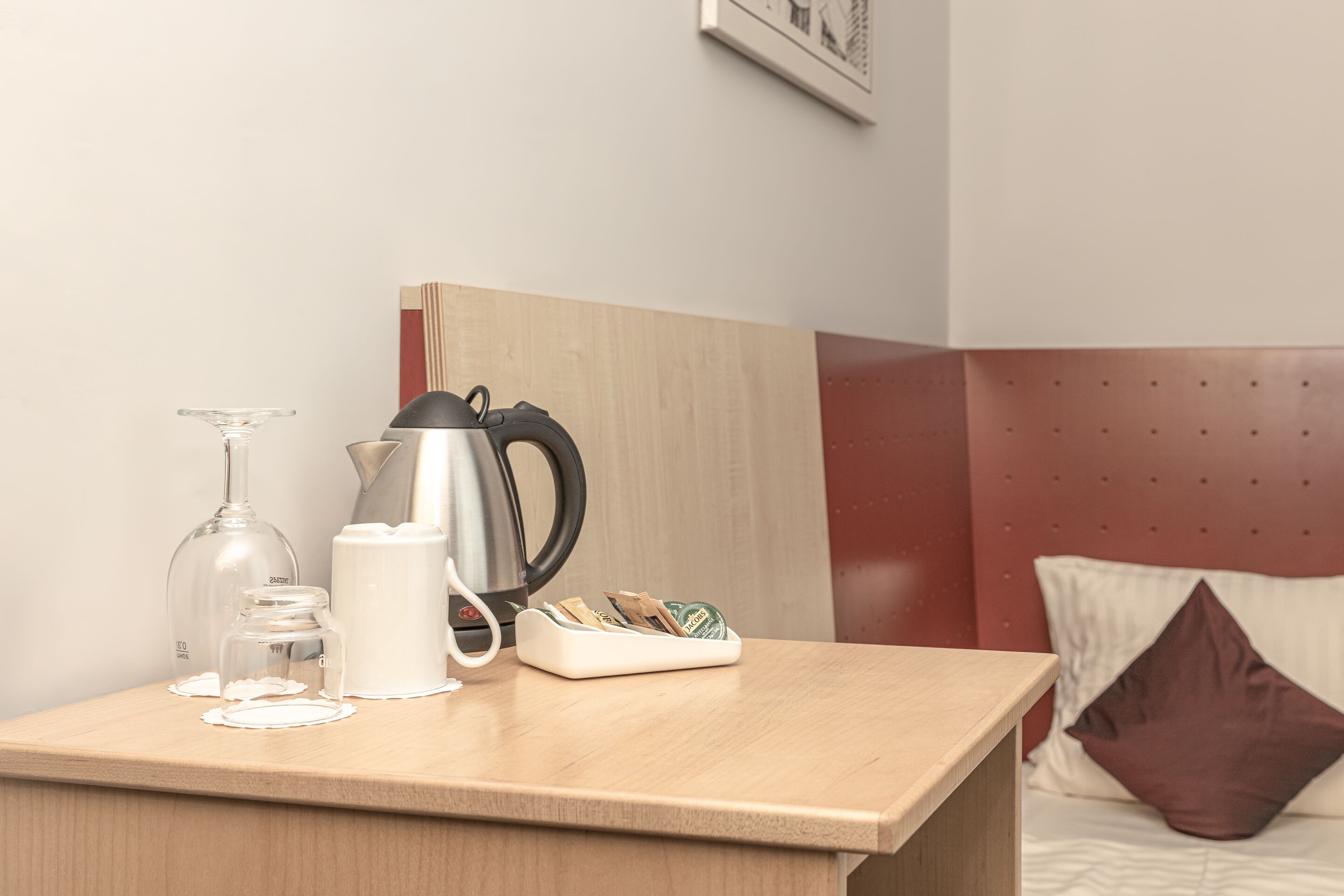 Minibar, caja de seguridad en la habitación y cortinas blackout 