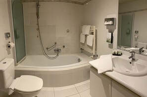 Kostenlose Toilettenartikel, Haartrockner, Handtücher, Seife