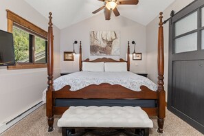 3 bedrooms, desk, iron/ironing board, free WiFi