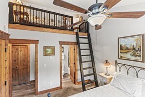 3 bedrooms, desk, iron/ironing board, free WiFi