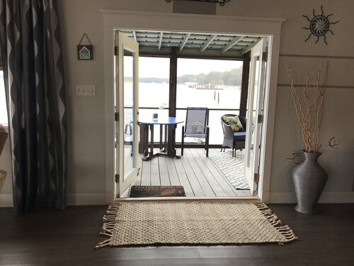 Seas the Day Cottage is built over the water for fantastic fishing & lake views.