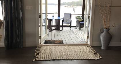 Seas the Day Cottage is built over the water for fantastic fishing & lake views.