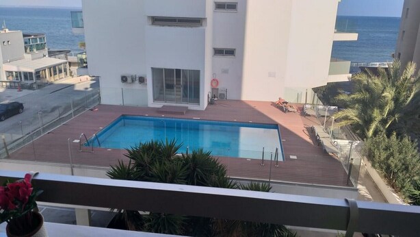 Outdoor pool - Horizon Aphrodite Seaview Suite (Larnaca)
