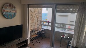 Lejlighed - 1 soveværelse - havudsigt | Opholdsområde | Fladskærms-tv