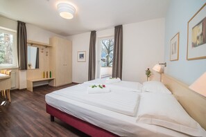 Superior Double or Twin Room | In-room safe, desk, cots/infant beds, free WiFi - Hotel Heide Park (Ora)
