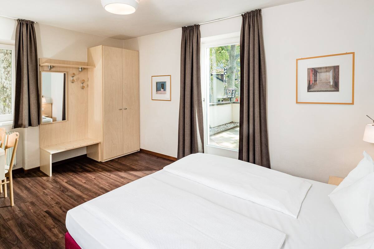 Superior Double or Twin Room | In-room safe, desk, cribs (surcharge), WiFi (free)