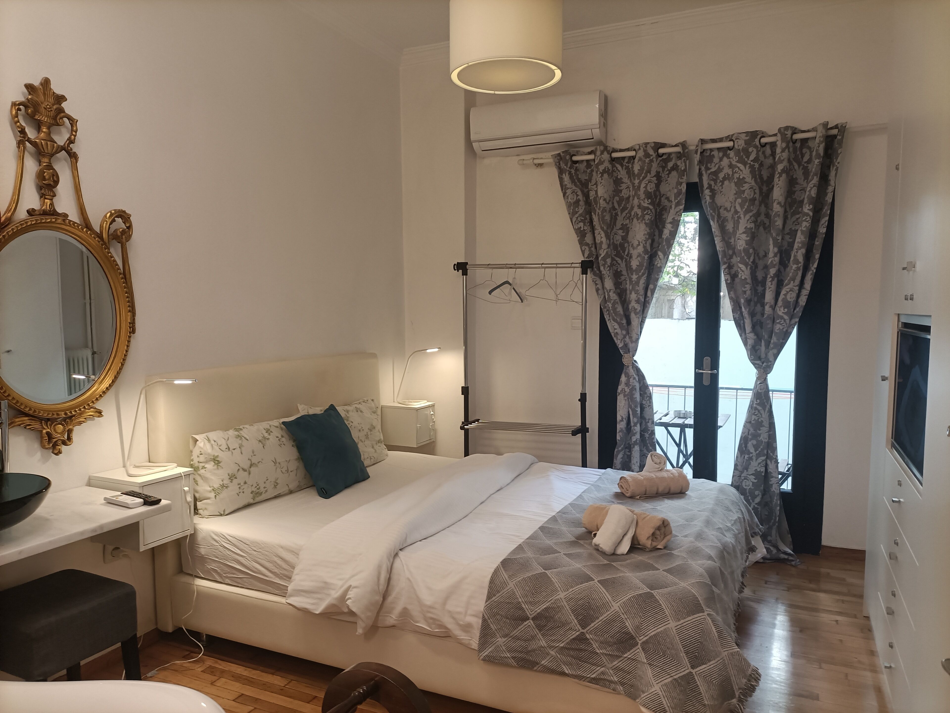 Departamento | 1 habitación, cortinas blackout y tabla de planchar con plancha 