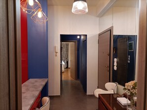 Apartment | Eigene Küche | Großer Kühlschrank, Mikrowelle, Ofen, Herdplatte