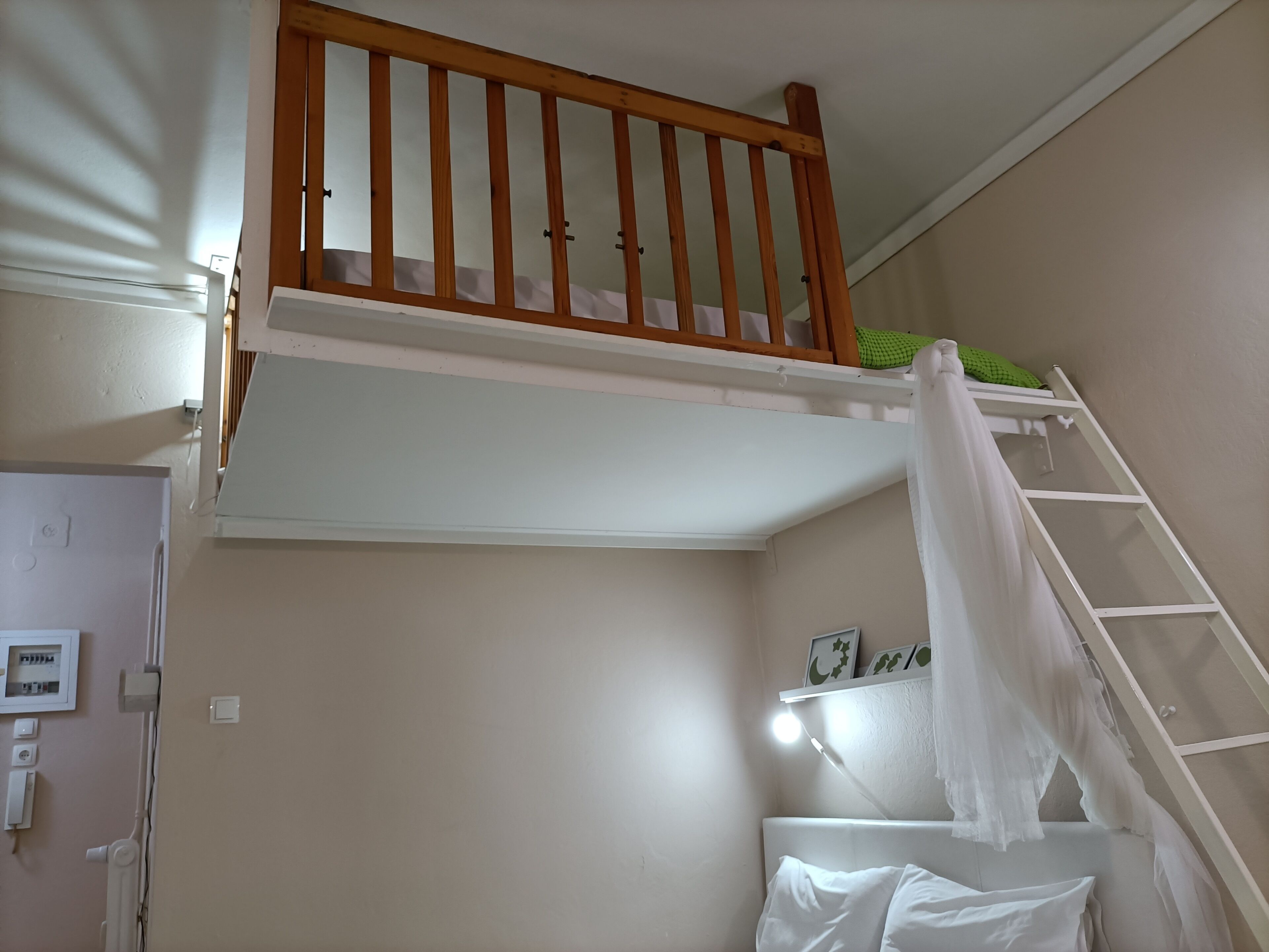 Free WiFi, bed sheets