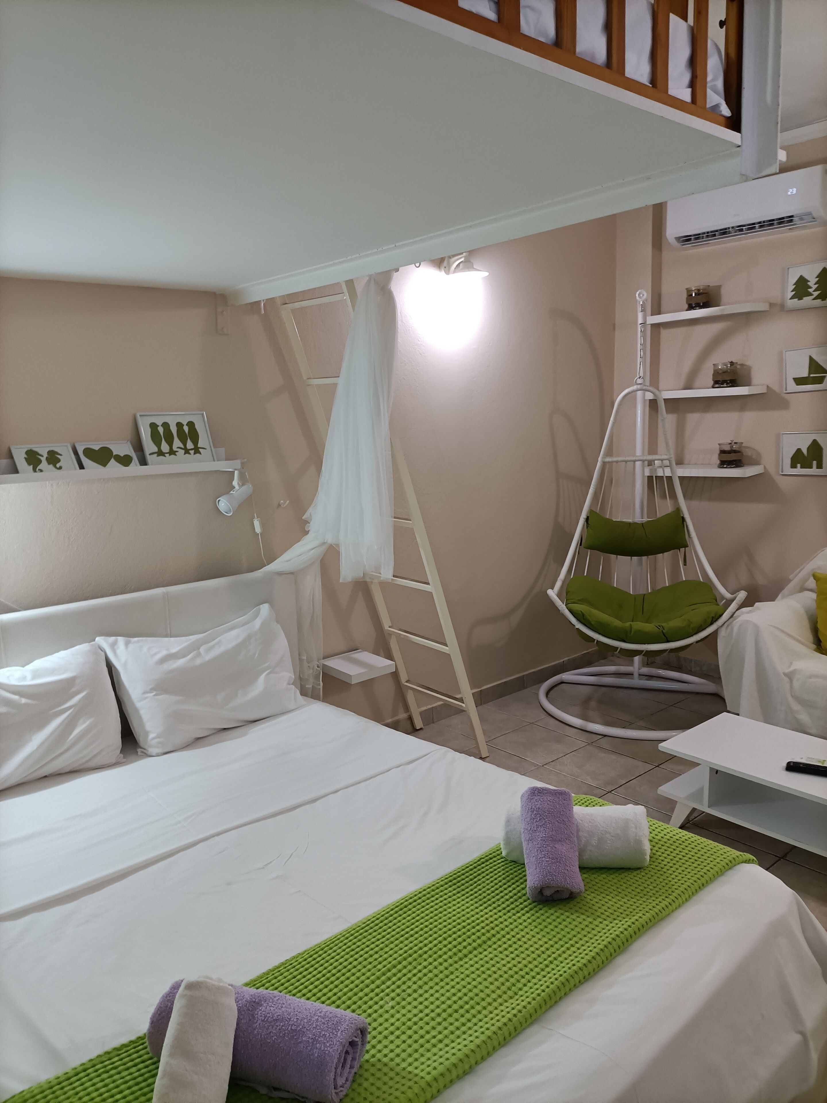 Free WiFi, bed sheets