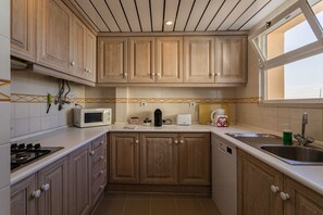 Fridge, microwave, dishwasher, coffee/tea maker