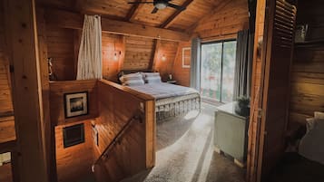 2 bedrooms, desk, iron/ironing board, travel cot