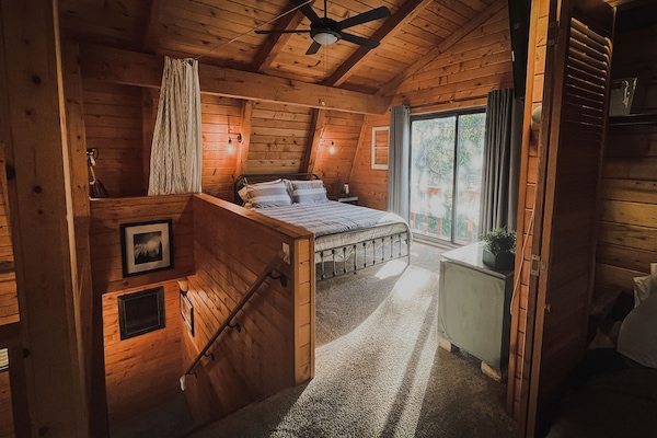 2 chambres, bureau, fer et planche à repasser, lit parapluie