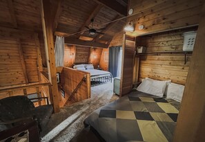2 Schlafzimmer, Schreibtisch, Bügeleisen/Bügelbrett, Reisekinderbett
