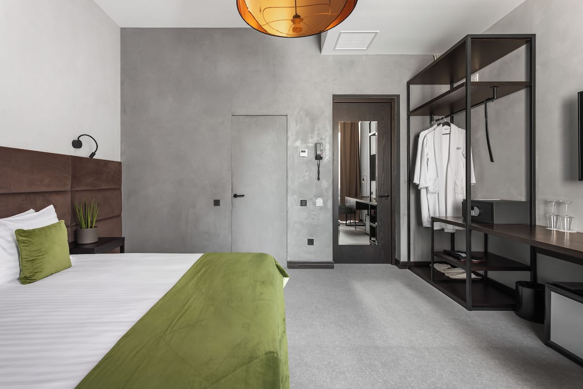 Premium bedding, minibar, in-room safe, laptop workspace