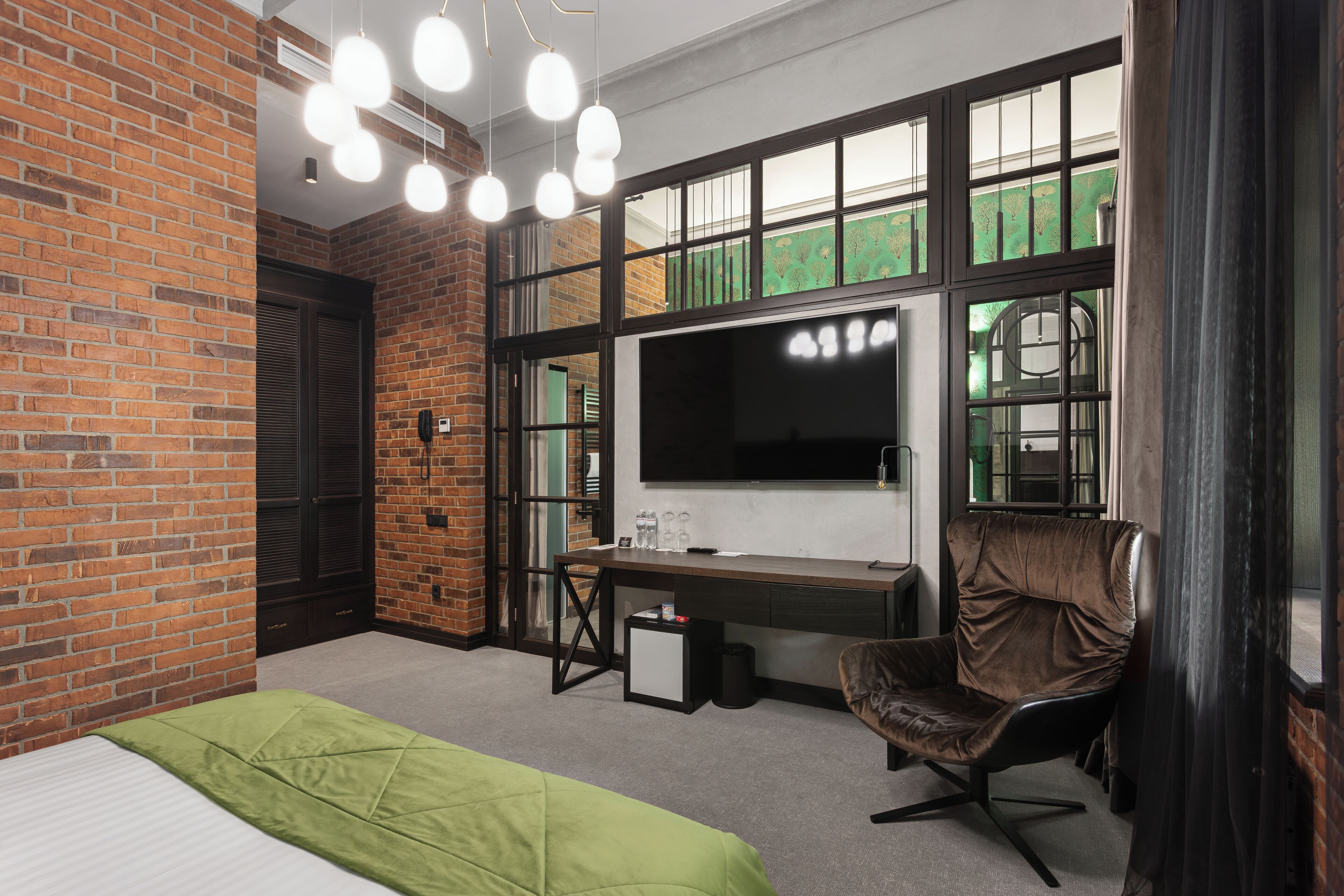 Luxury Room with Bathtub | Premium bedding, minibar, in-room safe, desk