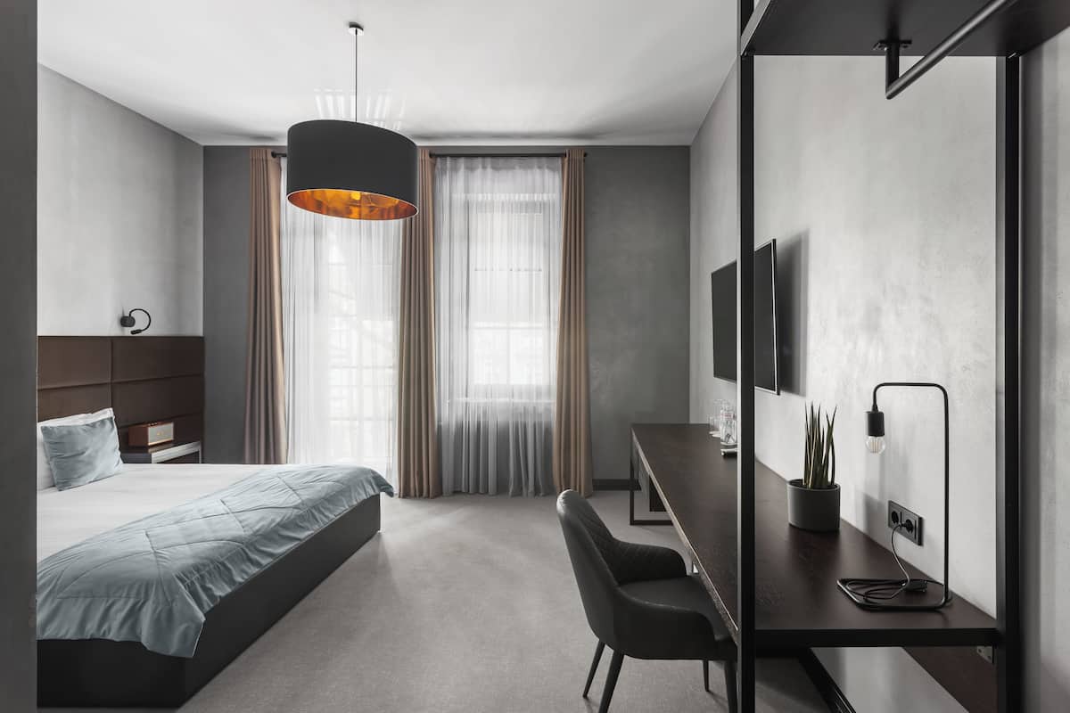 Premium bedding, minibar, in-room safe, laptop workspace