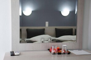 In-room safe, soundproofing, free WiFi, bed sheets - Bianco Resort - Adults Only (Parga)