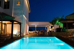 Seasonal outdoor pool, pool umbrellas, sun loungers - Bianco Resort - Adults Only (Parga)