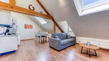 Courtyard apartment | Living area | Flat-screen TV