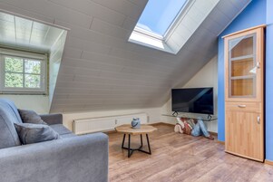 Courtyard apartment | Living area | Flat-screen TV