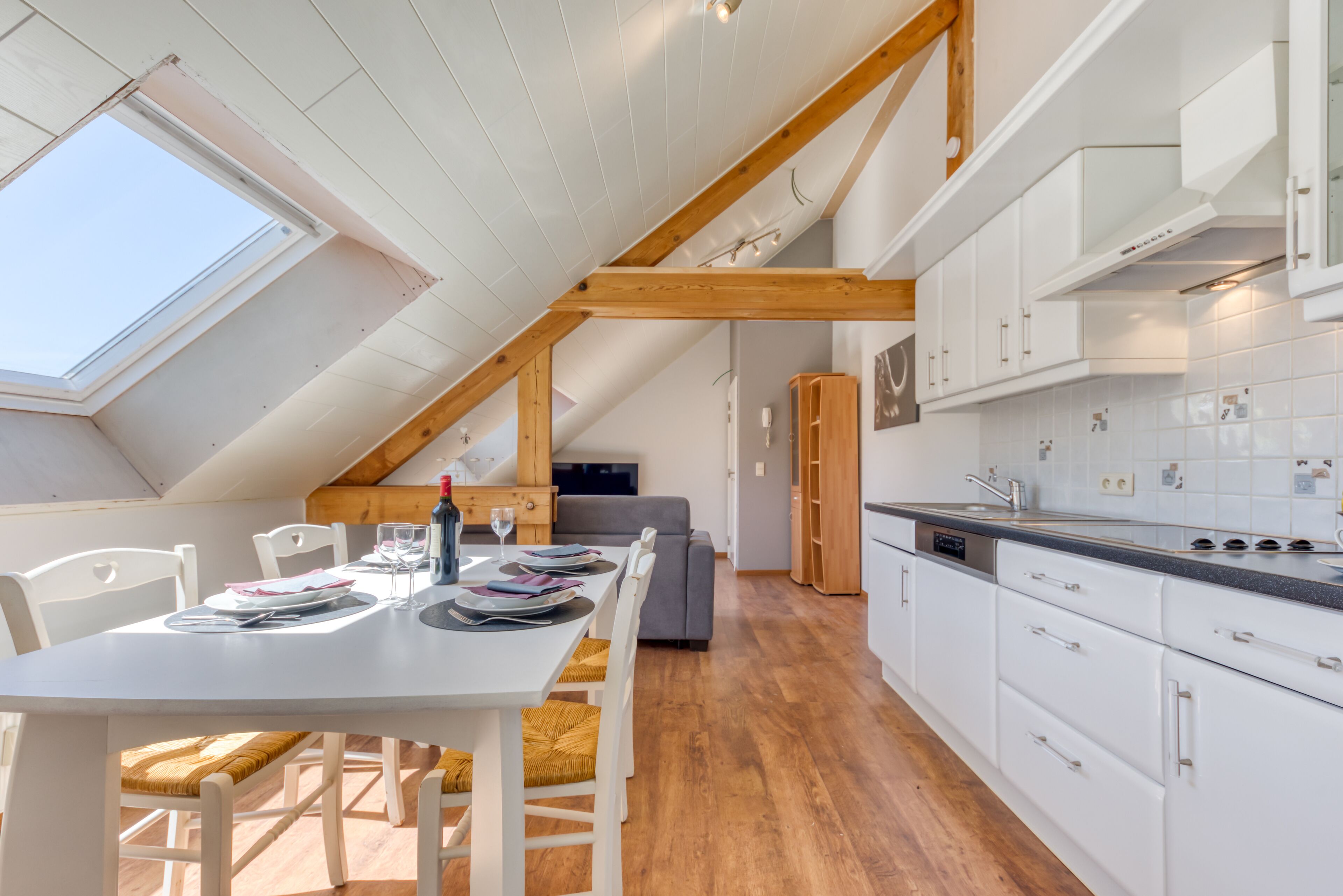 Park side apartment | Private kitchenette | Full-sized fridge, microwave, oven, stovetop