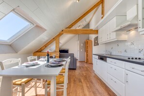 Apartment | Eigene Kochnische | Großer Kühlschrank, Mikrowelle, Ofen, Herdplatte