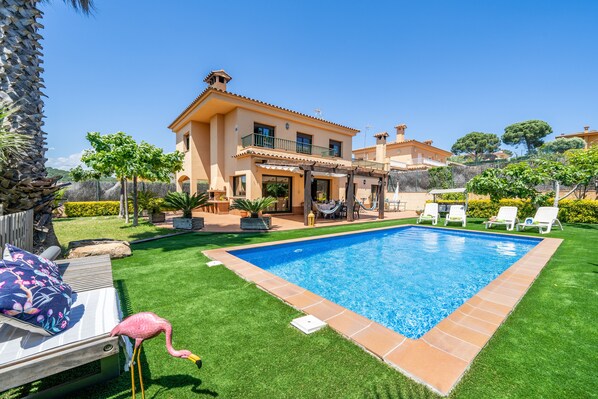 Outdoor pool - Villa Jaruco Lux | Private Pool BBQ Air Conditioning Ideal for Families (Lloret de Mar)