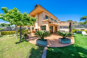 Terrace/patio - Villa Jaruco Lux | Private Pool BBQ Air Conditioning Ideal for Families (Lloret de Mar)