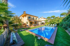 Outdoor pool - Villa Jaruco Lux | Private Pool BBQ Air Conditioning Ideal for Families (Lloret de Mar)